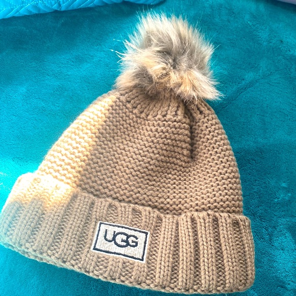 Never worn- UGG beanie - Picture 1 of 4
